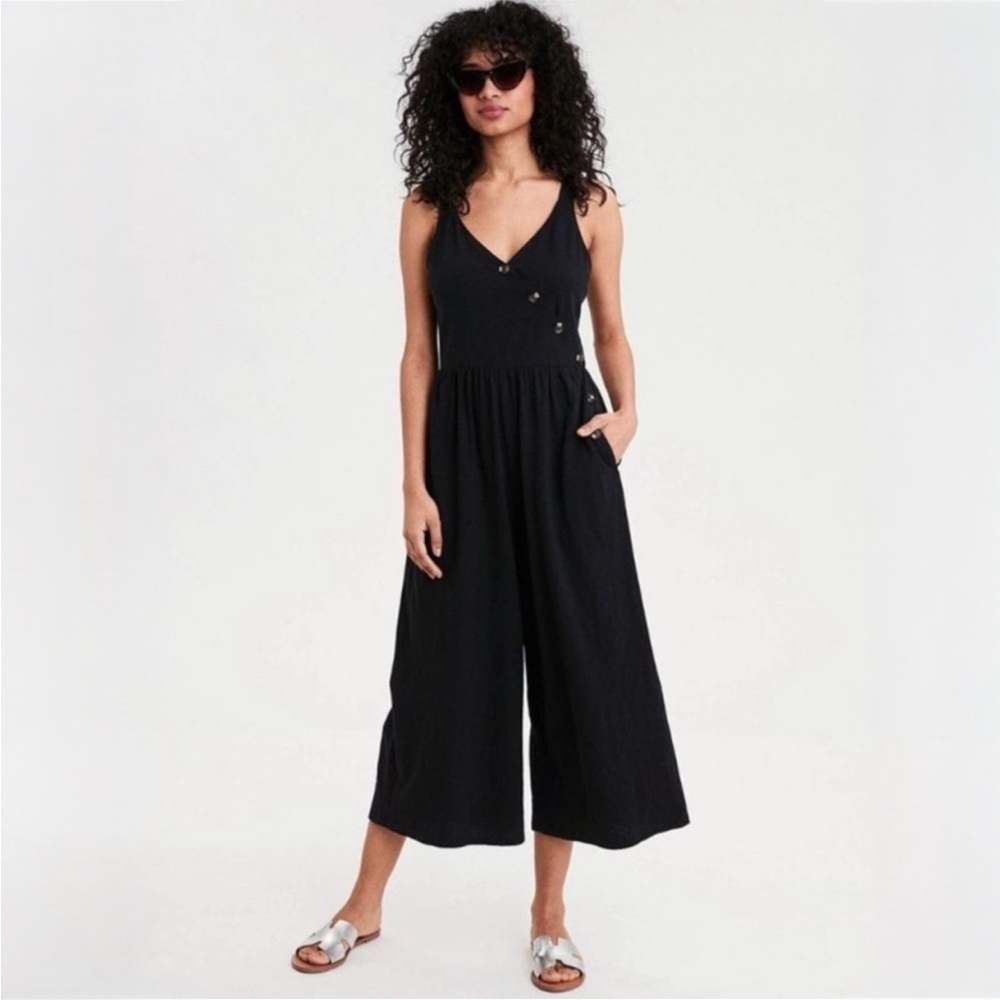 American Eagle Outfitters Black Sleeveless V-Neck Wide-Leg Jumpsuit